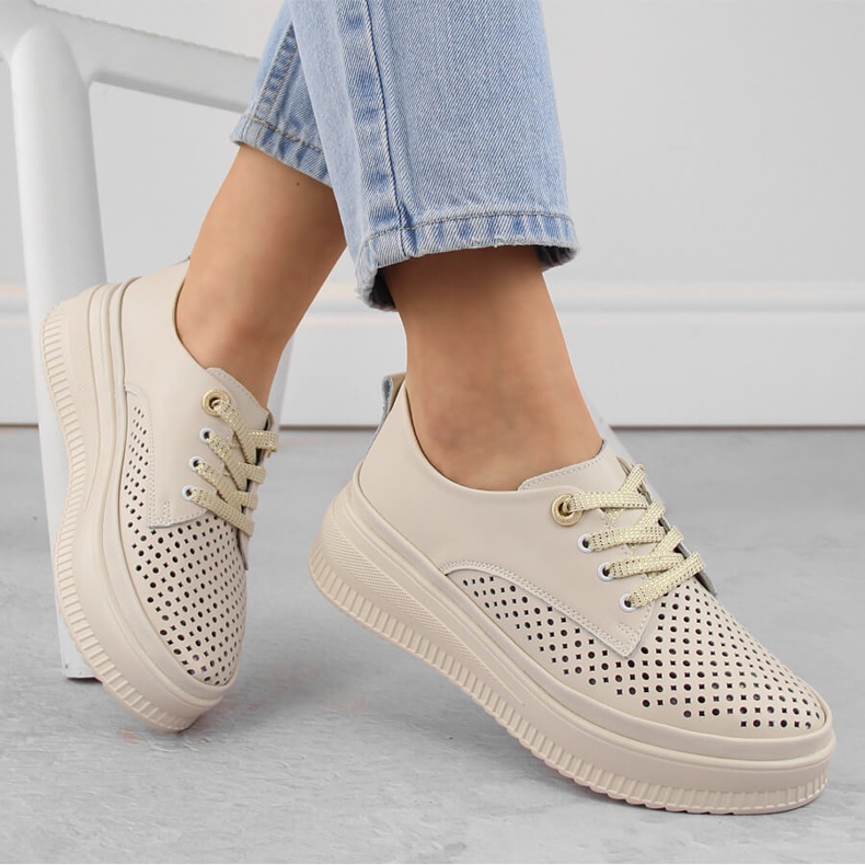 Női bőr áttört cipő a platformon, bézs Artiker 54C1707 1