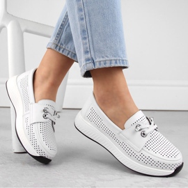Bőr női cipő, áttört bebújós mokaszinok, fehér Artiker 54C1752 1