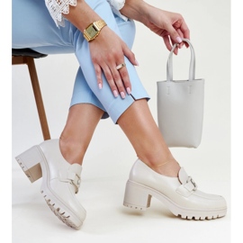 Vinceza bézs színű cipő bőr betéttel 1