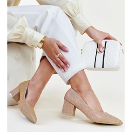 Rózsaszín fényes magassarkú pumpák a Laitytól 1