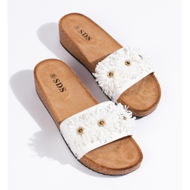 Női velúr papucs virágokkal, fehér 1