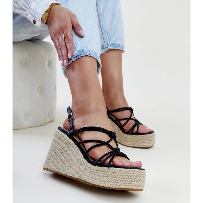 Fekete Mara ékszandál 1