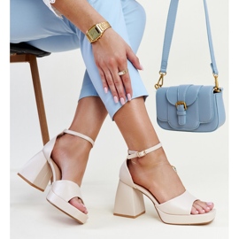 Világos bézs magas sarkú Vesna szandál 1