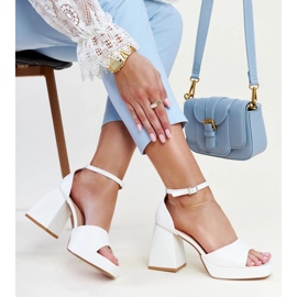 Vesna fehér, magas sarkú szandál 1