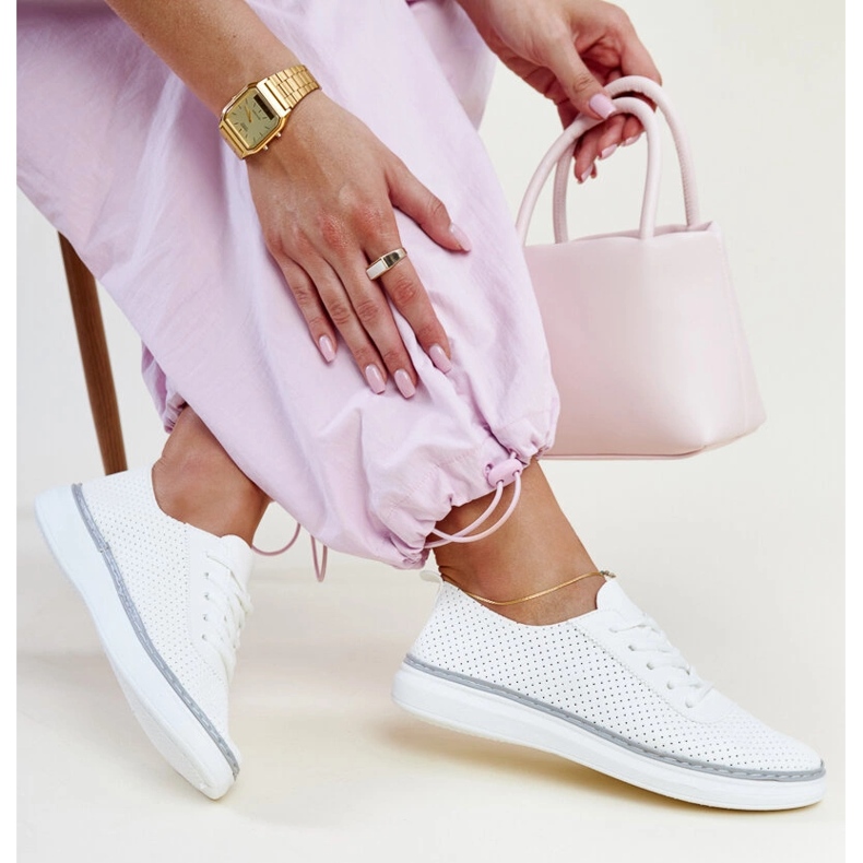 Fehér és szürke áttört Biserka tornacipő 1