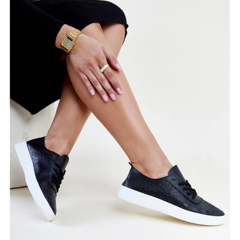 Fekete áttört Manoek tornacipő 1