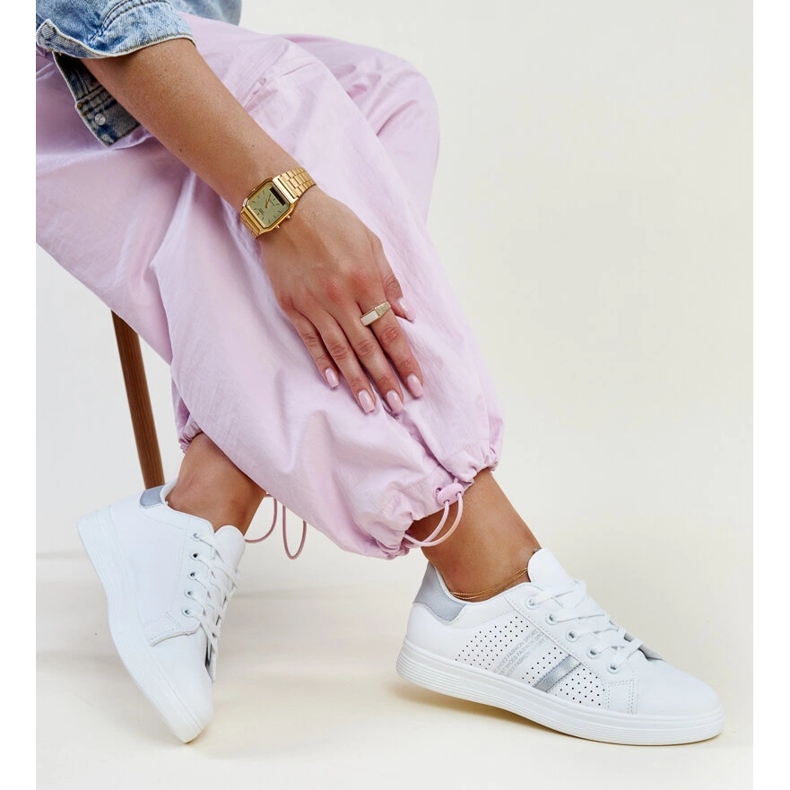 Fehér és ezüst színű eko bőr tornacipő a Berdine-től 1 Fehér és ezüst színű eko bőr tornacipő a Berdine-től 1