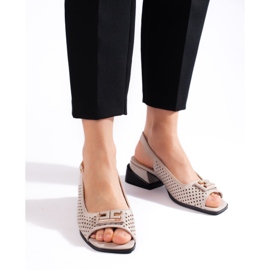 Goodin Női bézs áttört, alacsony sarkú szandál 2