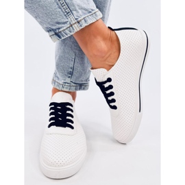 Costier Fekete áttört női tornacipő fehér 1