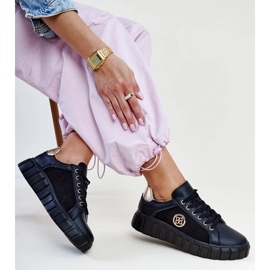 Fekete bőr tornacipő masszív Viera talppal 1