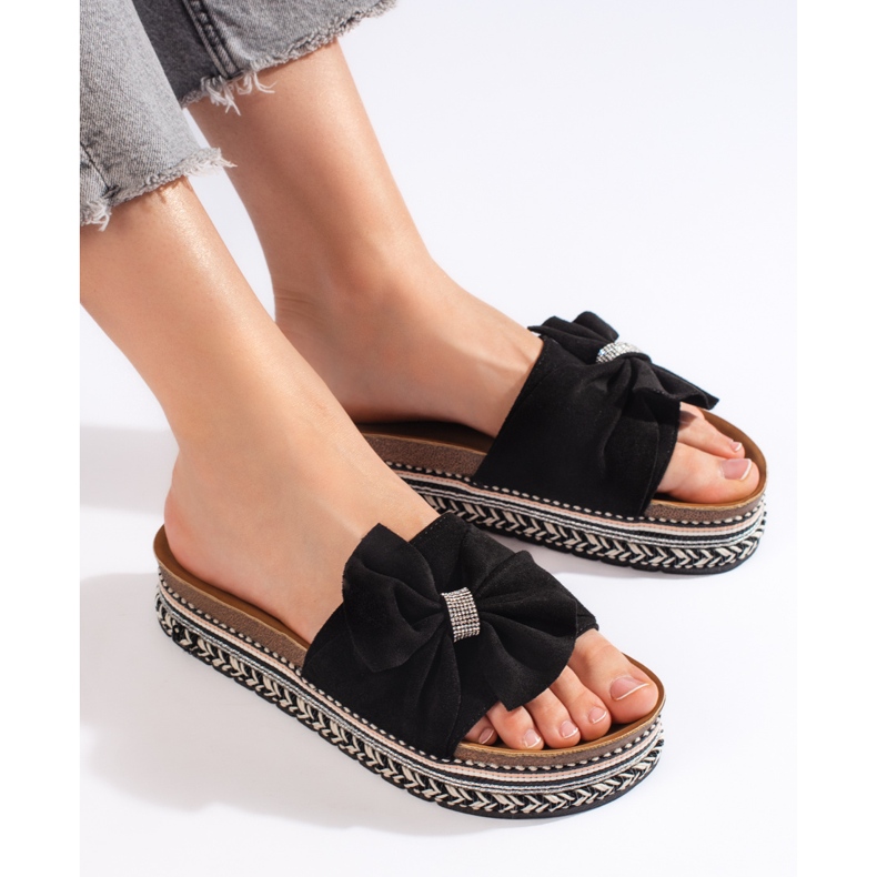 Fekete velúr papucs masnival 2