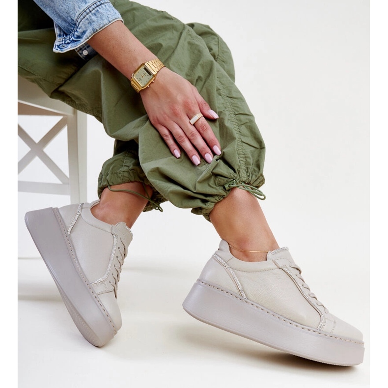 Sötétbézs bőr tornacipő strasszokkal Karino 1