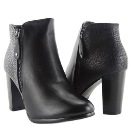 F815 fekete magas sarkú csizma 2