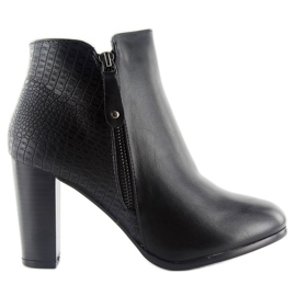 F815 fekete magas sarkú csizma 1