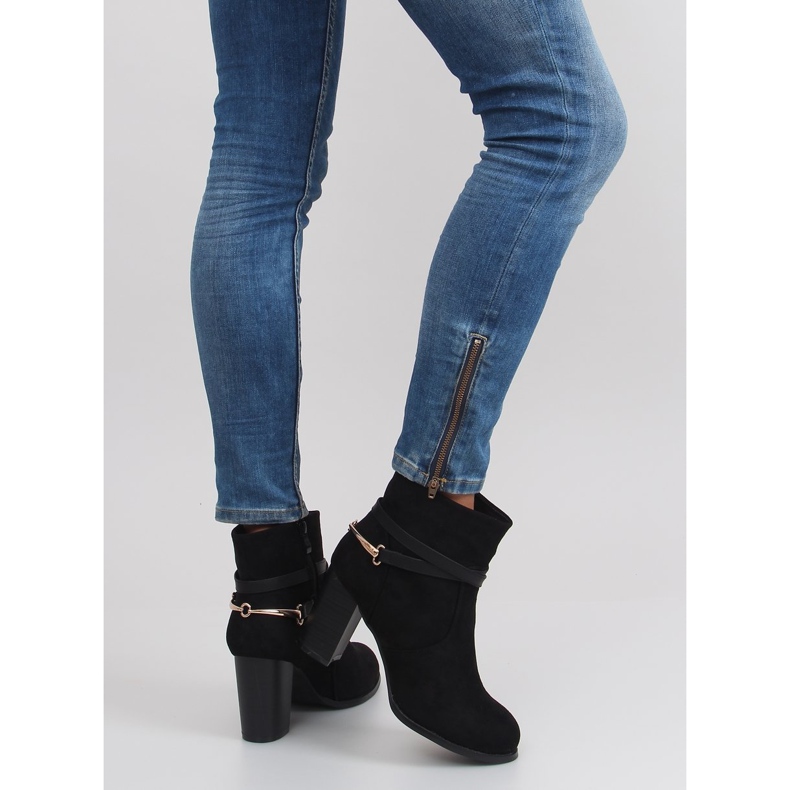 Magas sarkú velúr 3701 fekete csizma 2