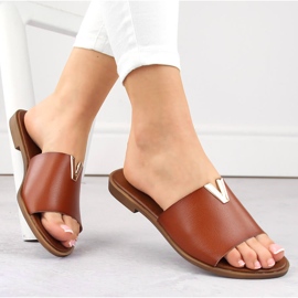 Barna színű női alacsony sarkú papucs eVento 7736 1