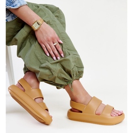 Barna Attiana szandál 1