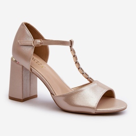 Vinceza Bőr magassarkú szandál strasszokkal, arany Aniya aranysárga 1