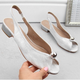 Ezüst színű női alacsony sarkú szandál T.Sokolski 136 1