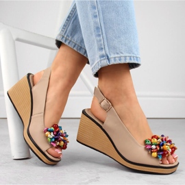 Bézs bőr ékszandál színes gyöngyökkel Filippo DS6021 1