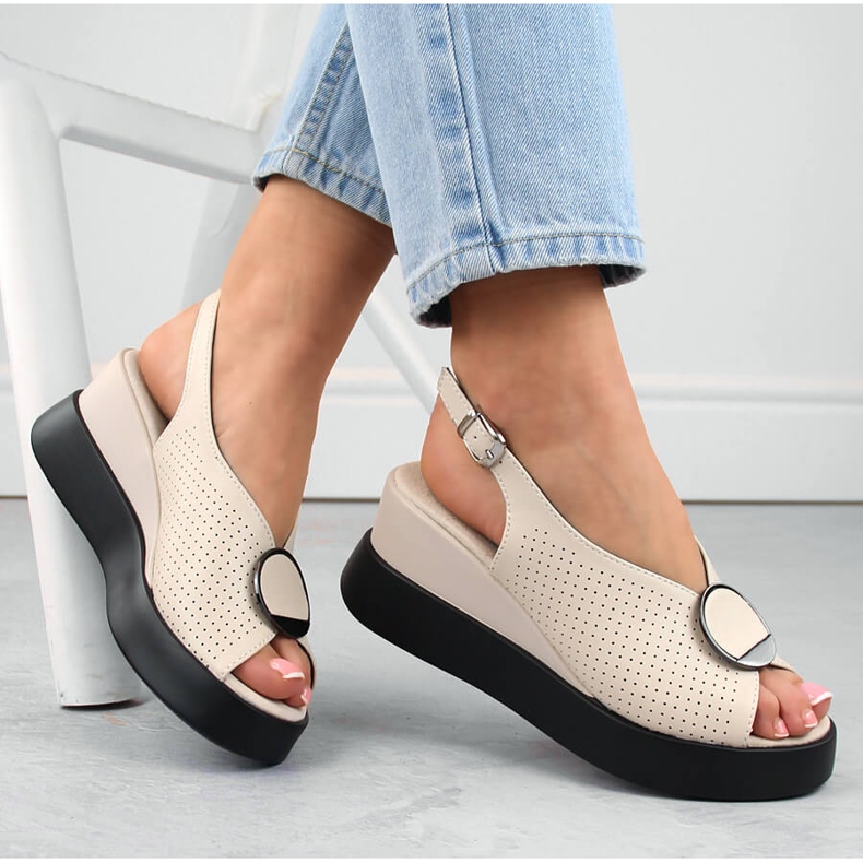 Bézs bőr áttört ékszandál Filippo DS6074 1