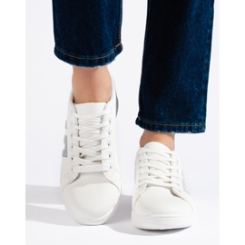 Fehér és ezüst színű női tornacipő 1 Fehér és ezüst színű női tornacipő 1