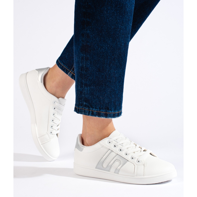 Fehér és ezüst színű női tornacipő 2 Fehér és ezüst színű női tornacipő 2