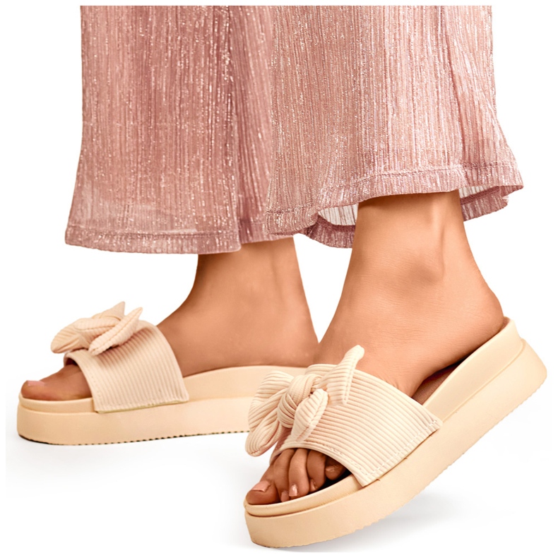 Bézs színű női papucs masnival, vastag talpon 1