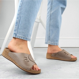 Kényelmes női bőr ékszandál bézs színben Helios 137.02 2 Kényelmes női bőr ékszandál bézs színben Helios 137.02 2