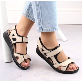 Kényelmes női bőr szandál tépőzárral, bézs Artiker 52C0294 1