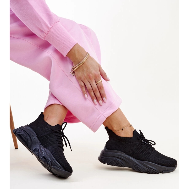 Fekete tornacipő masszív Kassi talppal 1