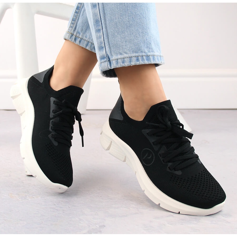 Fekete női sportcipő Potocki BK01303 1