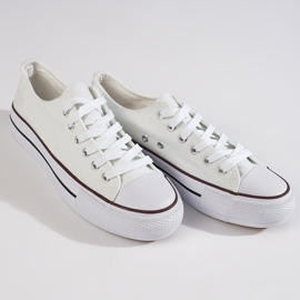 Női fehér tornacipő az emelvényen 1