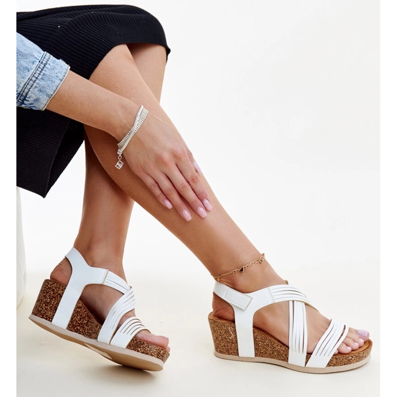 Salman fehér parafa ékszandál 1