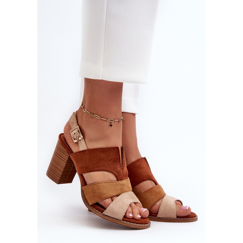 Női szandál Eco Suede magassarkúval, barna Qutima 2