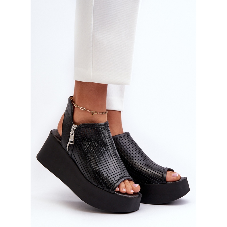 Zazoo 1792 áttört bőr szandál, fekete 2