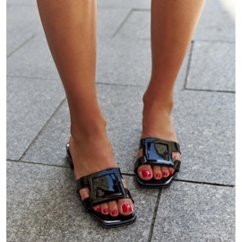 Fekete lakkpapucs Mancinia bőr betéttel 1