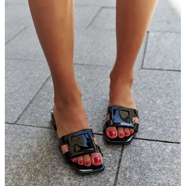 Fekete lakkpapucs Mancinia bőr betéttel 1