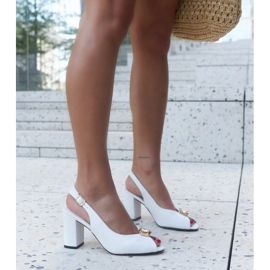Fehér pumpák Asima bőr talpbetéttel 2