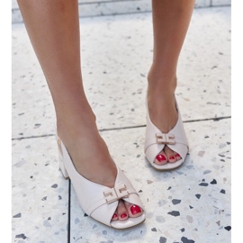 Bézs szandál Totana bőr betéttel 1