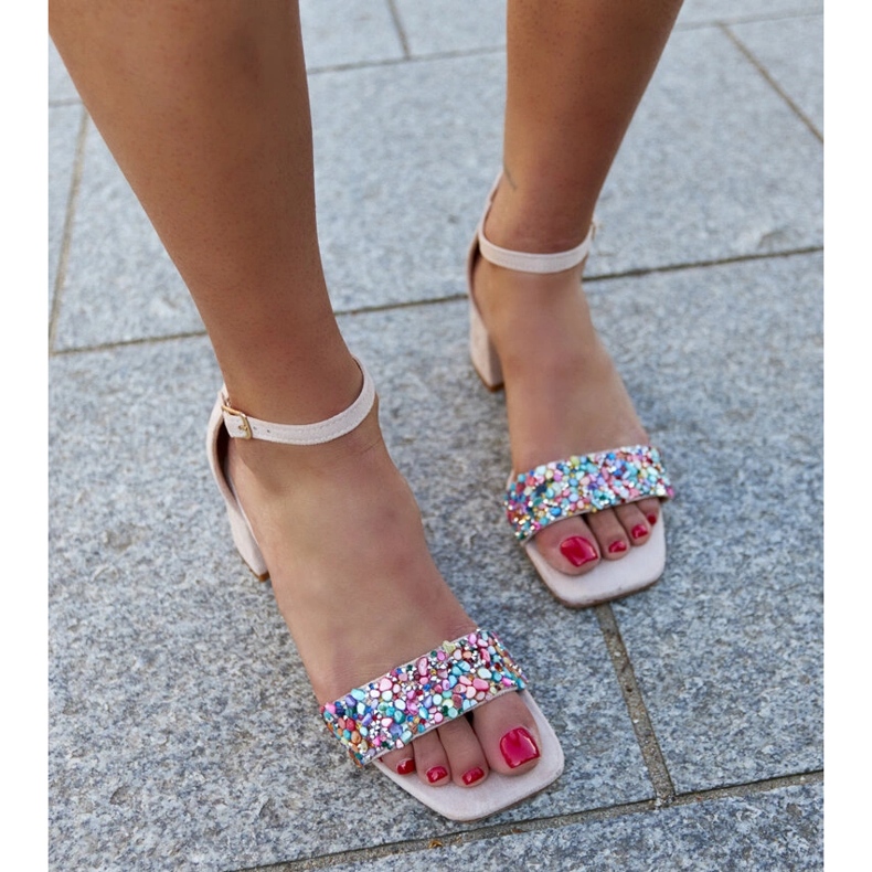 Magas sarkú szandál színes Ghuson kövekkel bézs 1