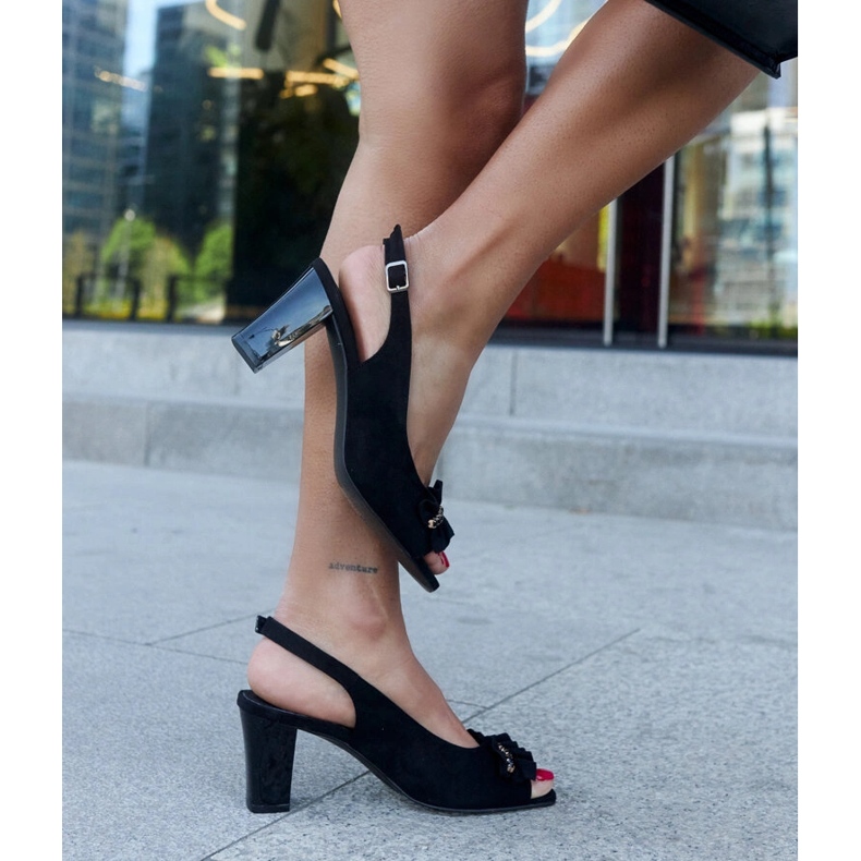 Mukaram magas sarkú szandál dekoratív fodros fekete 1