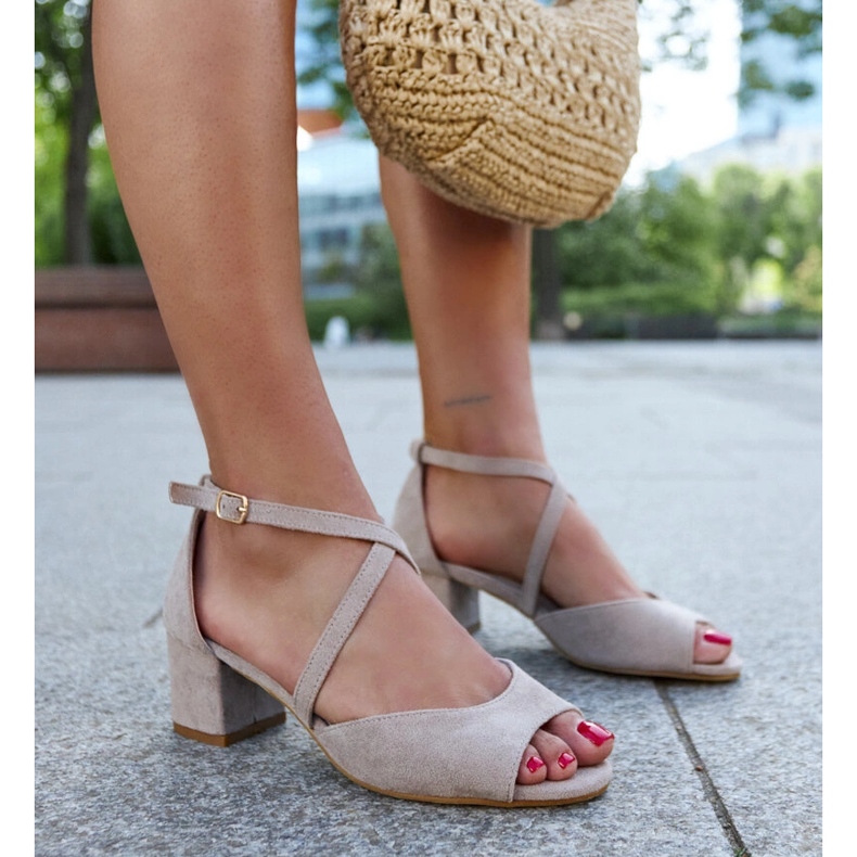 Magas sarkú szandál Raniya bőr talpbetéttel szürke 1