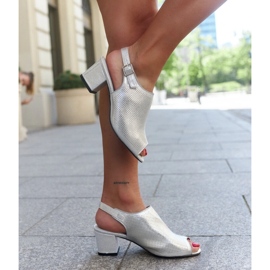 Perforált magas sarkú szandál Lia bőr talpbetéttel ezüst 1