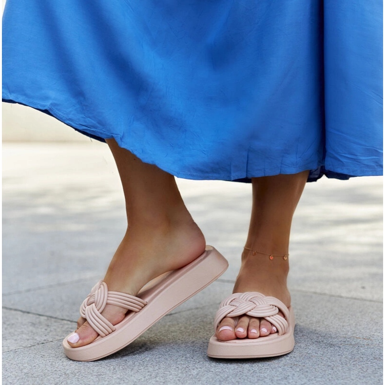 Ferrei bézs színű gumipapucs 2 Ferrei bézs színű gumipapucs 2