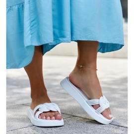 Ferrei fehér gumi papucs 2