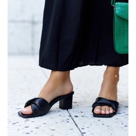 Fekete Batari magas sarkú papucs 1