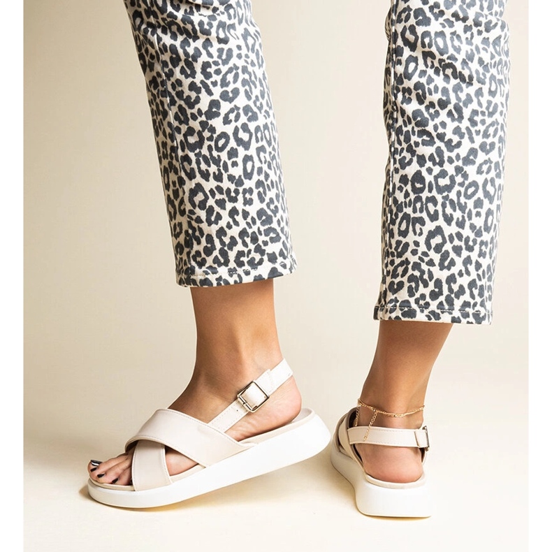 Bézs Burnet platformszandál 1