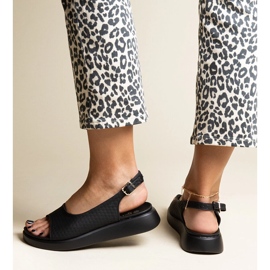 Fekete szandál vastag Hamond talppal 1