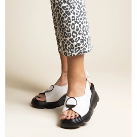 Bayley fehér csatos ékszandál 1